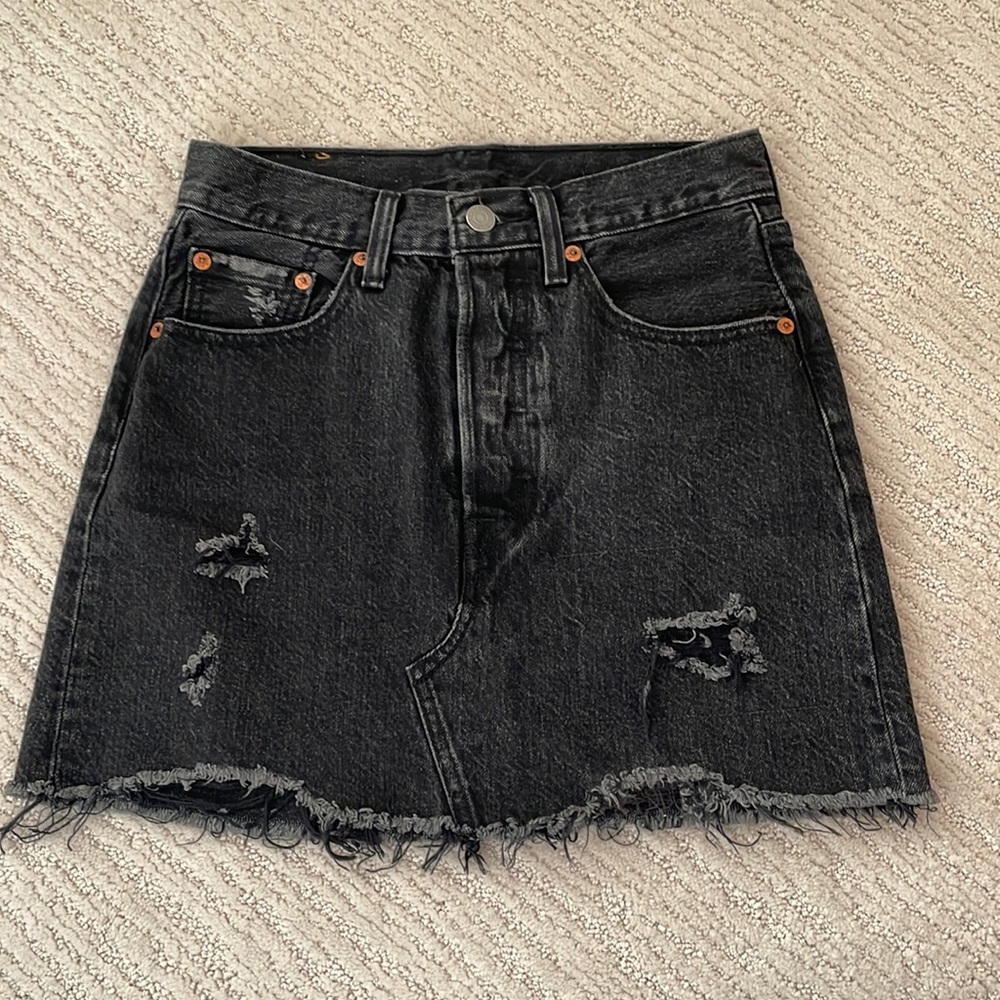 Levi’s black jean skirt never worn size 24